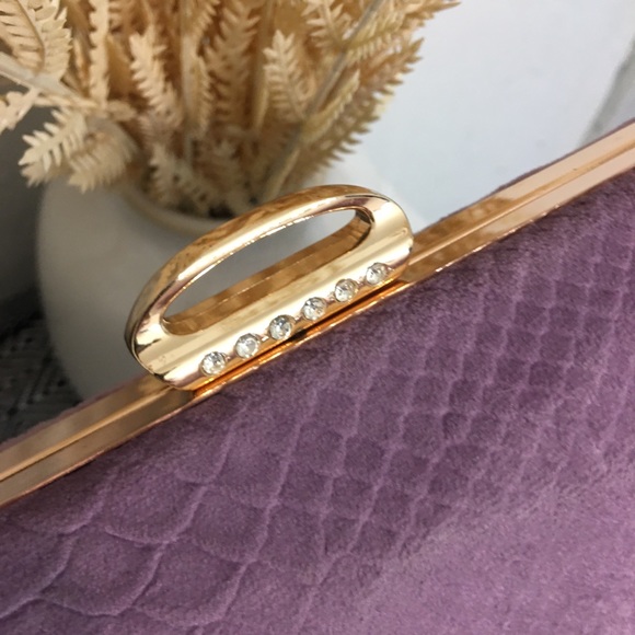 Textured Clutch - Picture 2 of 6